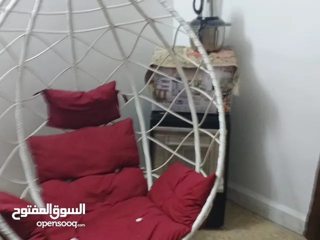 كرسي مرجيحة جديدة مش مستخدمه مع طاله زان كامل للبيع بسعر 55