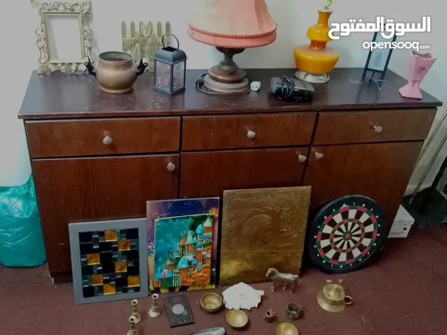 مجموعه من النحاسيات والتحف والانتيك القديم كووم