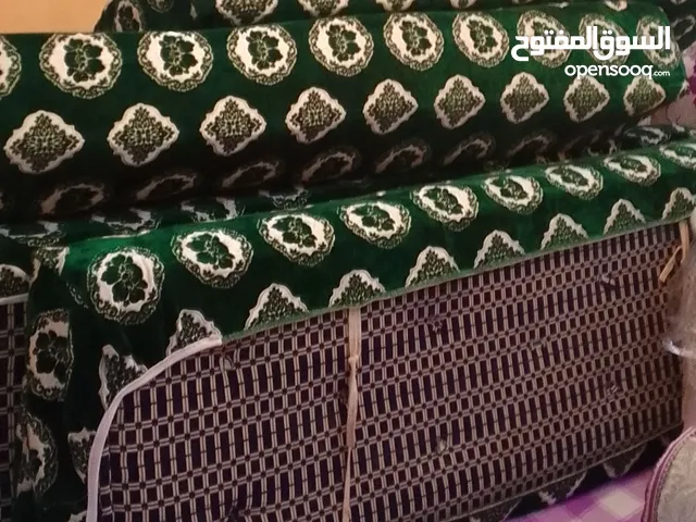 صالون للبيع