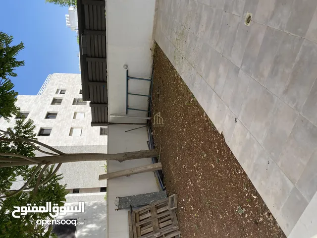 في أجمل مناطق أم السماق شقة أرضية 137م مع ترس وحديقة 170م بسعر مميز / ref 9541