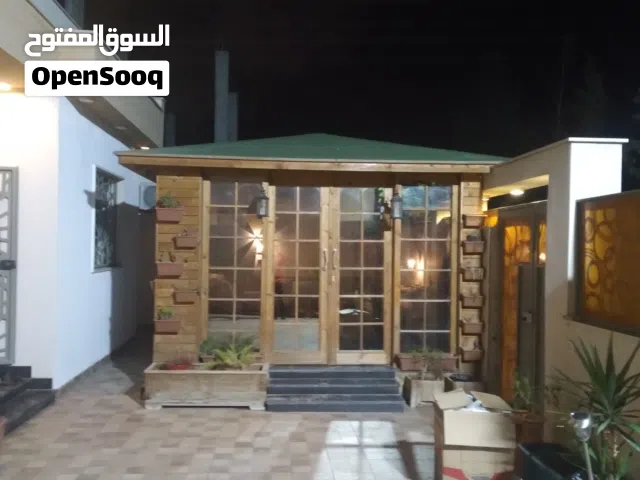 تعشيب ملاعب وحدائق