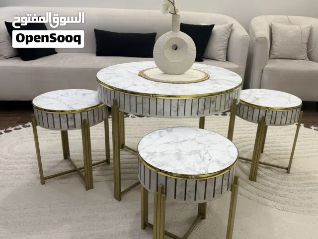 طاولة تقديم وسط مع 4 طاولات جانيه