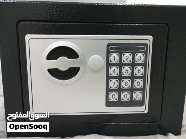 خزنة حديد  جديدة مع مفاتيح و باسورد