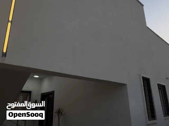 165 m2 4 Bedrooms Villa for Sale in Tripoli Al-Serraj