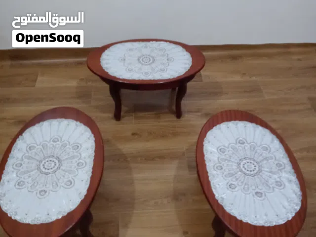 طاولات خشبي
