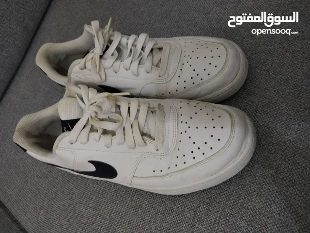 بوت نايك اصلي نمرة 44 بحالة ممتازة