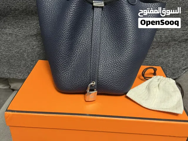 شنطة راقية جداً بحالة ممتازة جداً