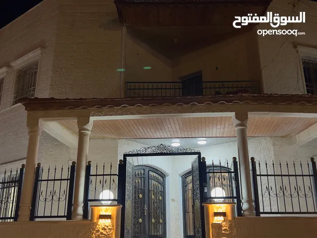 عيادة طبية بموقع حيوي ودخل ممتاز للبيع