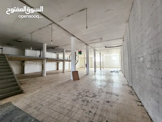 مخزن مساحته 800 متر سقف خرسانة ارضية زليز