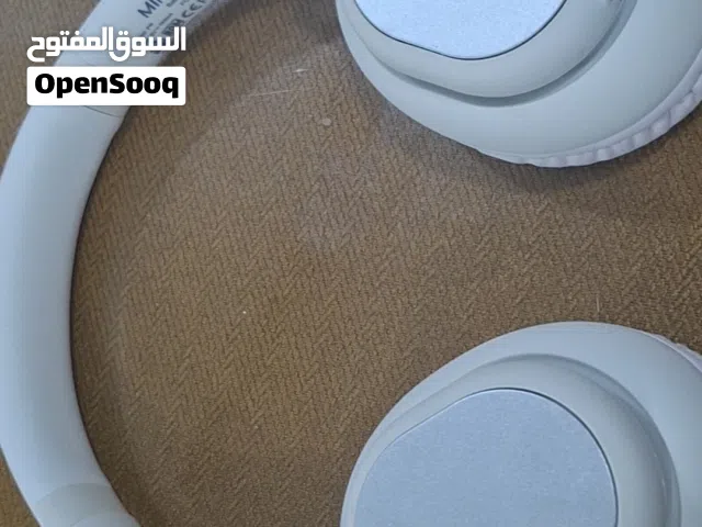 للبيع سماعة رأس ممتازة ومقاوم للماء والعرق استخدامه قليل جدا سعره مناسب