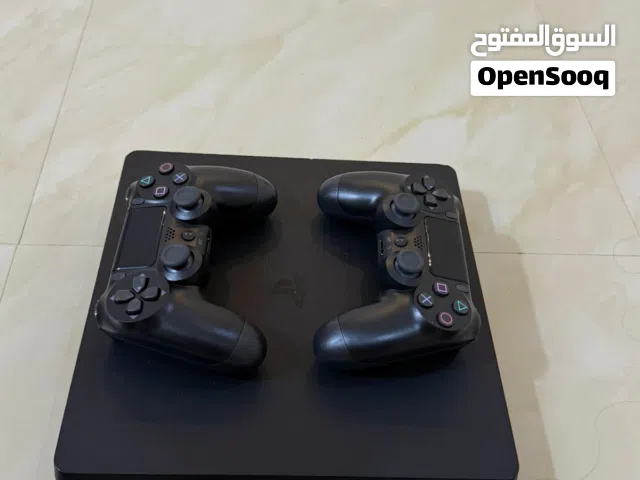 بلايستيشن 4 مع جهازين و العاب و كل الملحقات
