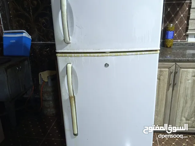ثلاجه نضيفه وحالتها جيدا 65 للجاد