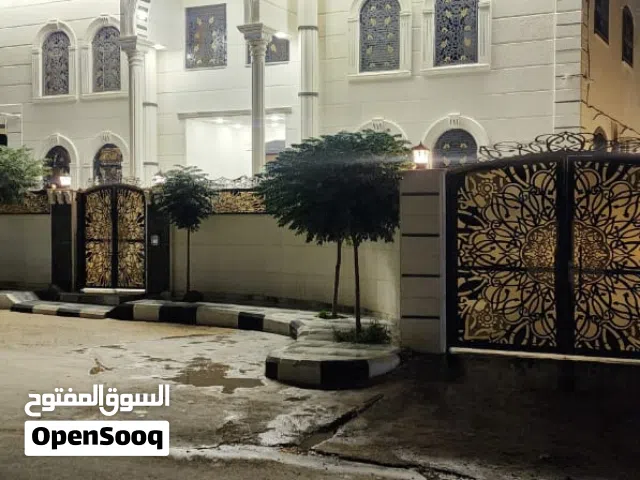 بيت للبيع مساحه الارض.508م  مساحه البناء 610م تشطيب( سوبر ديلوكس)  التسويه كراجات وباقي المساحه فارغ