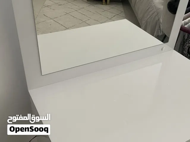 مرآه تزيين تسريحه مع طاوله