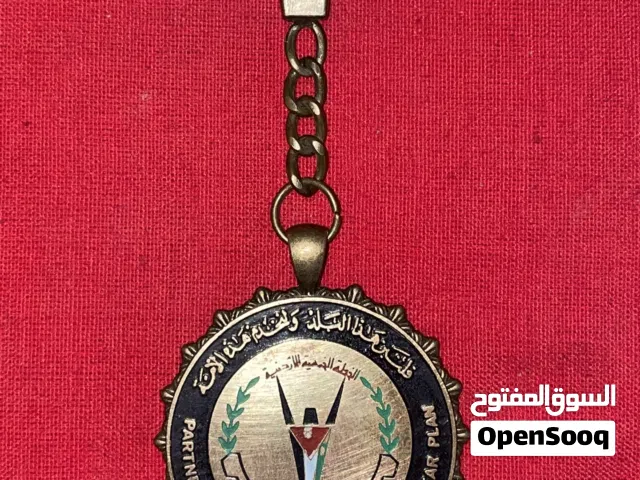 مداليات مفاتيح نوادر، لطفاً إقرأ الوصف.