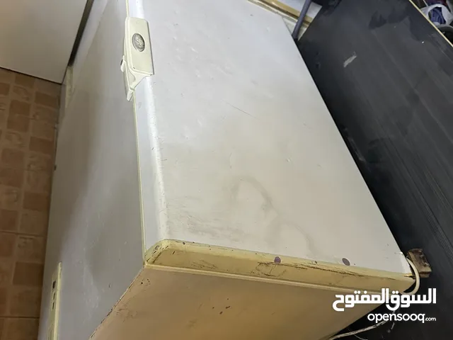 للبيع فريزر الحجم المتوسط