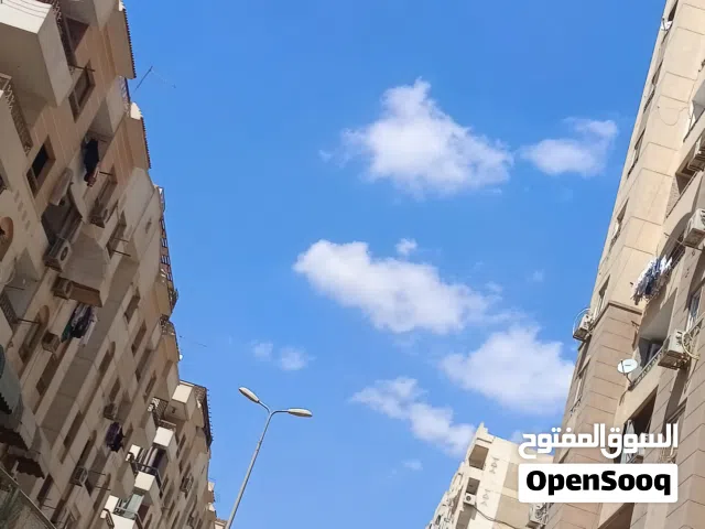 شقة للبيع لقطة بمدينة عباد الرحمن خلف نادي الصيد مباشرة على الطريق الدائري المعادي موقع مميز