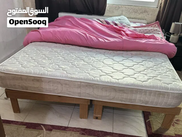 تخت مجوز مع فرشه جديده بحاله جيده بحاجة صيانه خشبها ممتاز لاتيه وزان تفصيل مع خزانه 3 درفات ورفوف