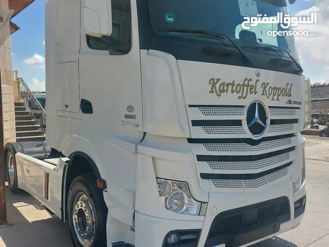 Tractor Unit Mercedes Benz 2017 in Zarqa