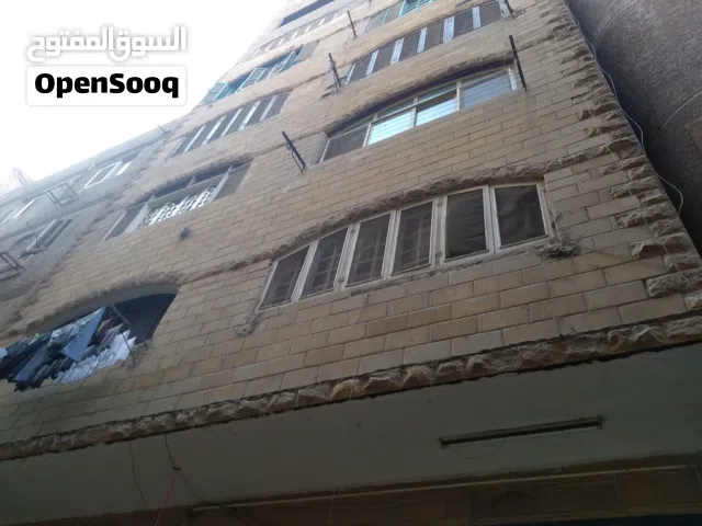 شقه هاي لوكس 130م صافي اربعه غرف وحمامين كلها عالشارع لهاحصه في الارض 3عدادات غ، ك، م خاصين بالشقه