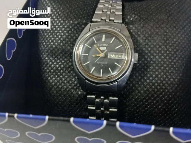 ساعة ستاتي نوع سيكو تعمل على النبض