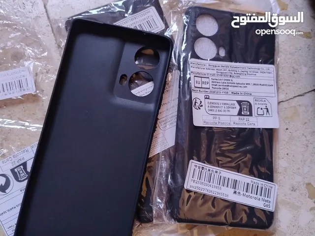 3 كڤرات هاتف Motorola g 85 للبيع لون اسود مطاط