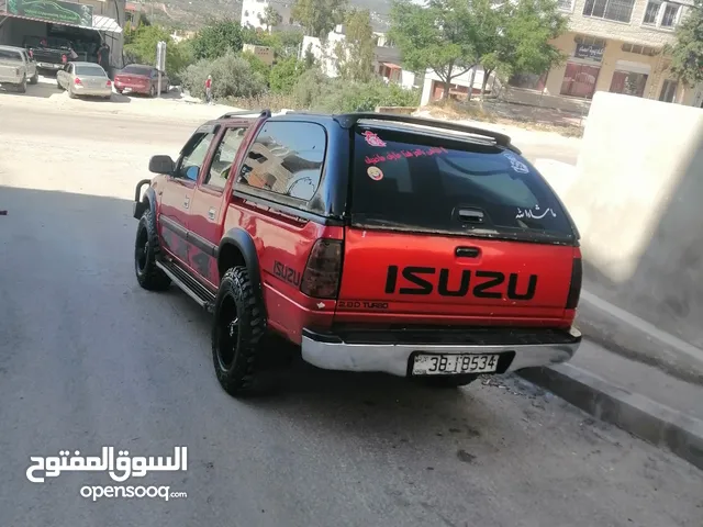 Isuzu MU-X 2000 in Ajloun