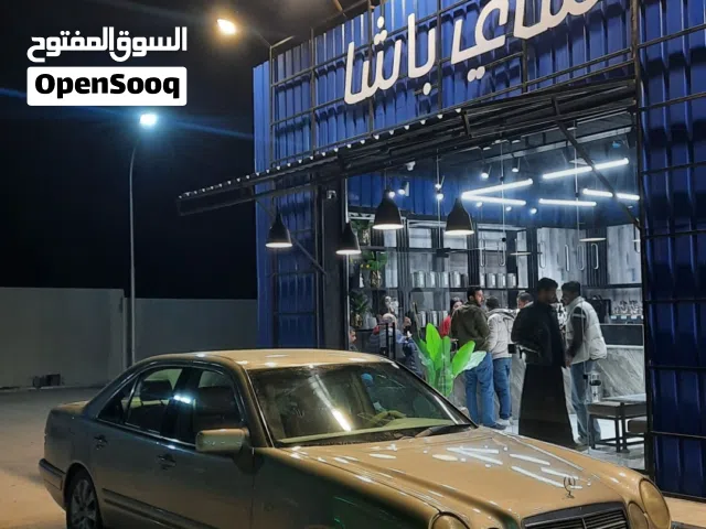 1998 مرسيدس بنز الفئة-E E 200