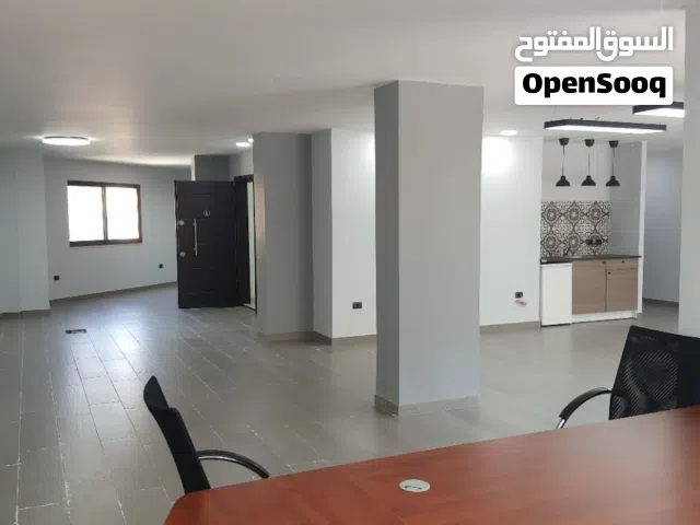 مكتب خاص بمساحة 130 م2 تم تجديده بالكامل