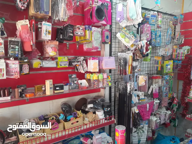 اكسسوارات و نثريات و مكياج و اغراض كثيره