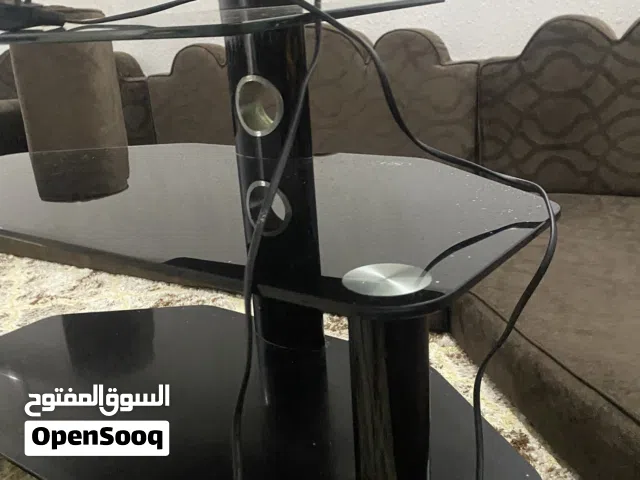 طاولة من ثلاثة ادوار