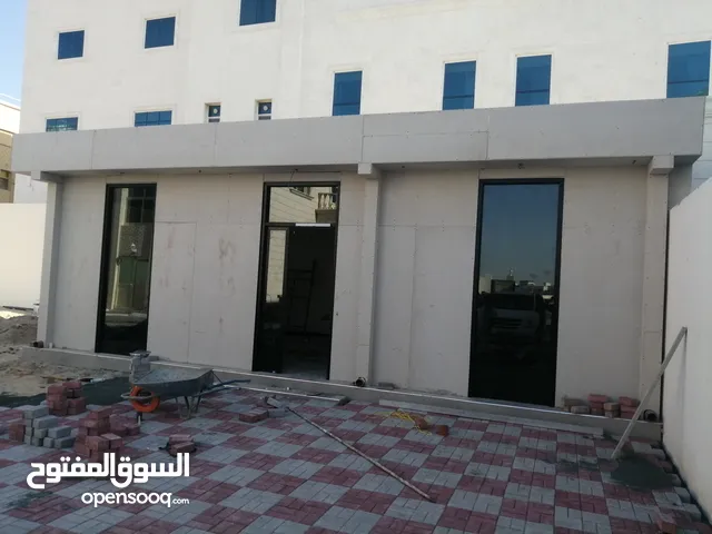 شركتنا متخصصة للمظلات والبرجولات والسواتر بكل انواعها حديد و المنيوم طربال BvC حراري و سندوتش بنال ع