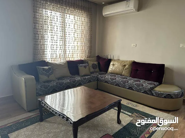 للبيع طقم كنب كورنر كويتي بحالة ممتازة – استخدام خفيف وبسعر مغري جدا