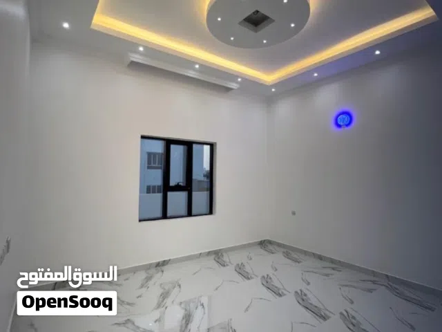 شقه سكنيه للبيع في المعبيله  الجنوبيه المرحله الرابعه بلوك 3 قريب المدرسه الهنديه وحديقة شركة اوكسي