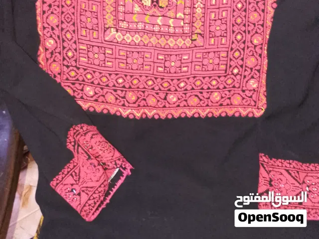 فساتين طويله ثوب احمر تطريز يدوي