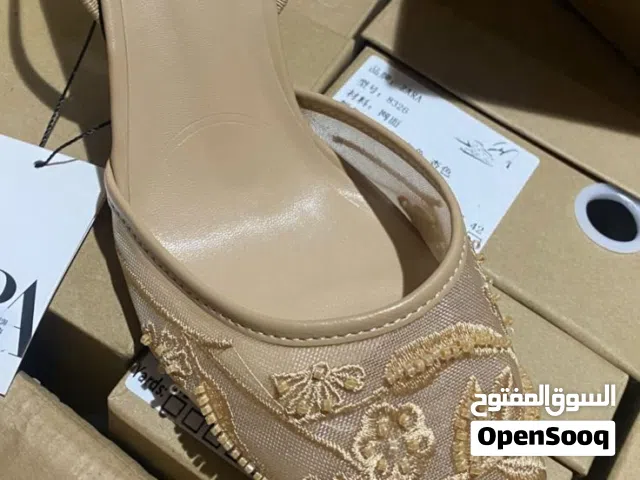 أحذية مقلدة ذات جوده عالية