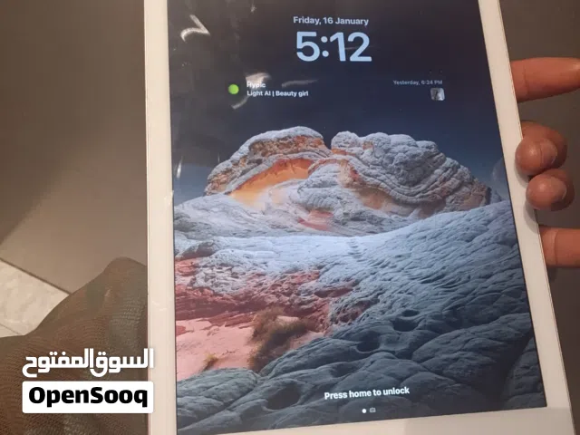 Apple ipad 5 for sell in a good and excellent condition with no scratch.