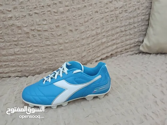 37 Sport Shoes in Benghazi