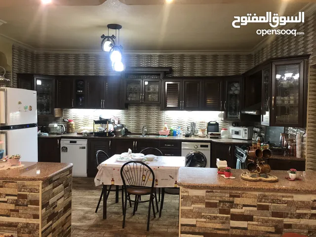 240m2 3 Bedrooms Townhouse for Sale in Amman Tabarboor