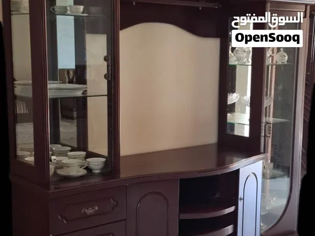 مكتبه مستعمل في كسر خفيف متل في الصوره