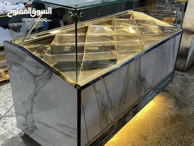 عارضة مكسرات ساخنة