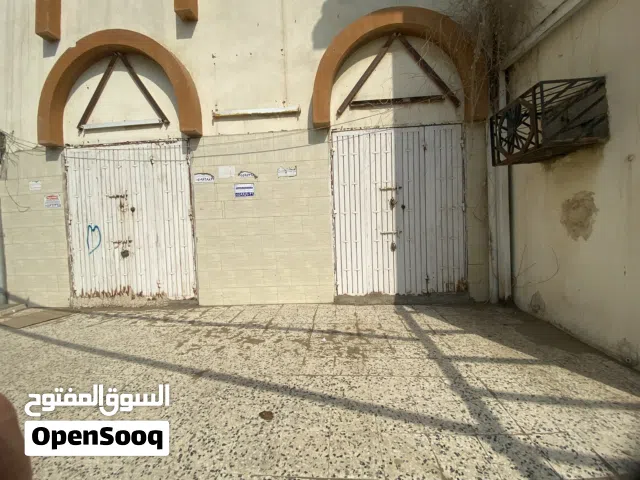 ثلاث بيبان قديمه بي حاله جيده