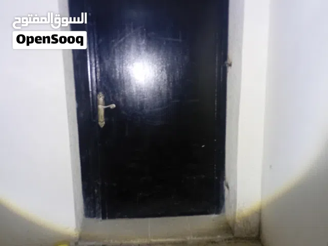 فوانيس كهربا بركب على الاسوار الخارجيه عددهم 17 حبه قزاز سيكريت داخلي وحديد خارجي مقاس 50×25