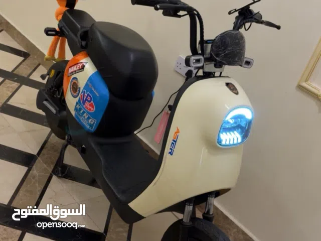 سكوتر aster شبه جديد قراطيس الوكاله موجوده و مفاتيح الوكالة موجوده مفتاحين و رموتين قفل و فتح