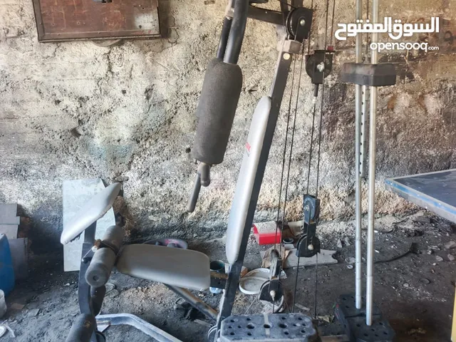 جهاز تمارين مع طاولة تنس
