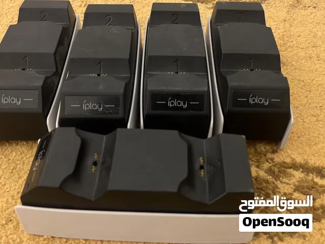 قاعدات شحن يدين بلايستيشن 5شغالات امورهم تمام