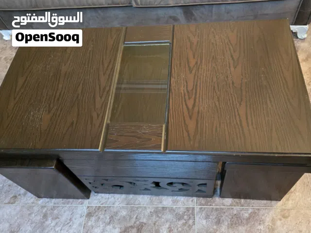 طاولة وسط مع  طاولات سرفيس