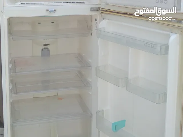 ثلاجة ال جي نظيفة جدا. تبريد ممتاز بالصلاة على النبي  20 قدم