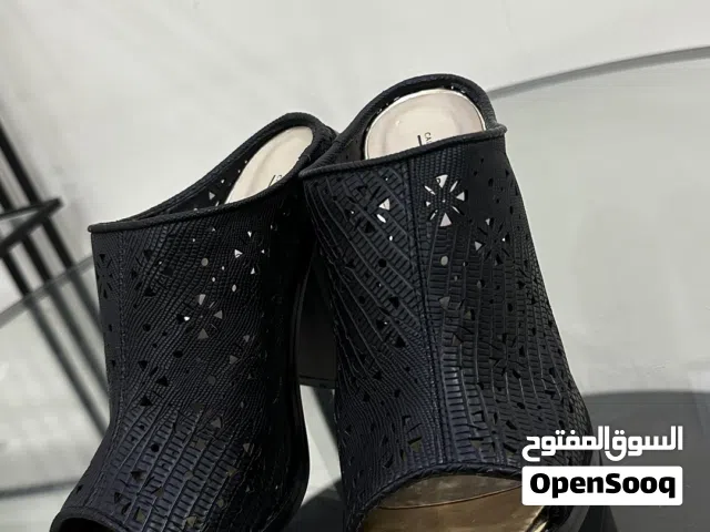 جوتي كعب اسود مخرم كشفة سوداء