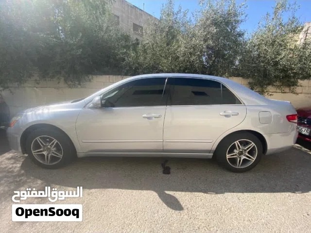 2005 هوندا اكورد Standard